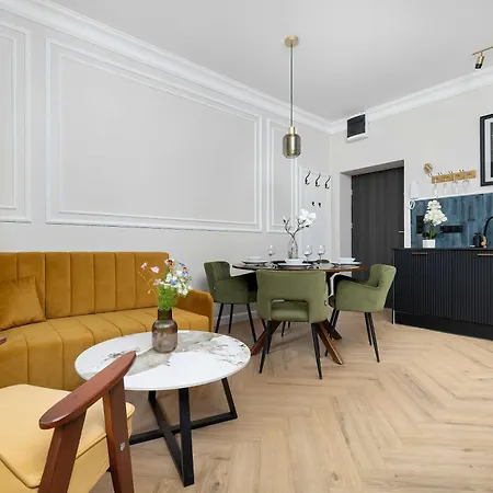 Elegant With A Work Space Close To The Center By Renters דירה *