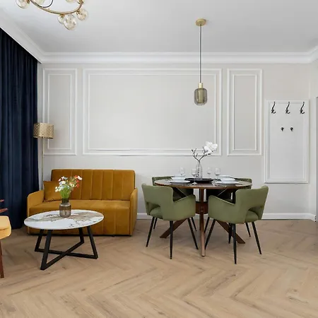 Elegant With A Work Space Close To The Center By Renters *