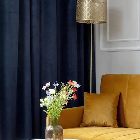 Elegant With A Work Space Close To The Center By Renters *