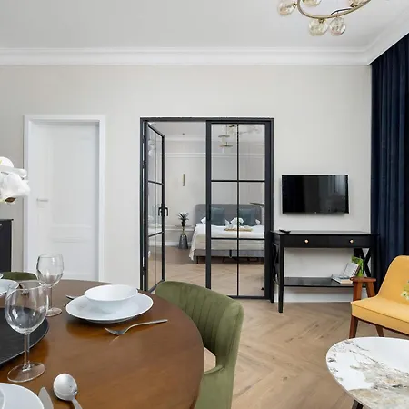 Elegant With A Work Space Close To The Center By Renters Катовице