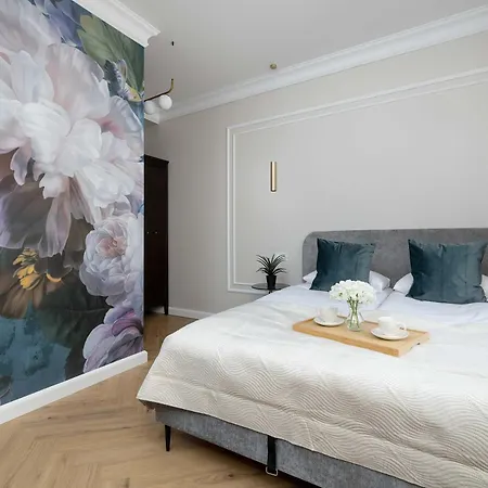 Elegant With A Work Space Close To The Center By Renters Апартаменты