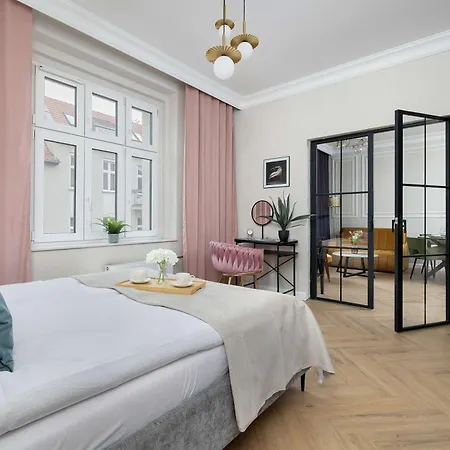 Elegant With A Work Space Close To The Center By Renters Апартаменты