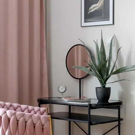Elegant With A Work Space Close To The Center By Renters Апартаменты