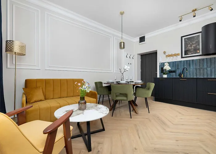 Elegant With A Work Space Close To The Center By Renters דירה *