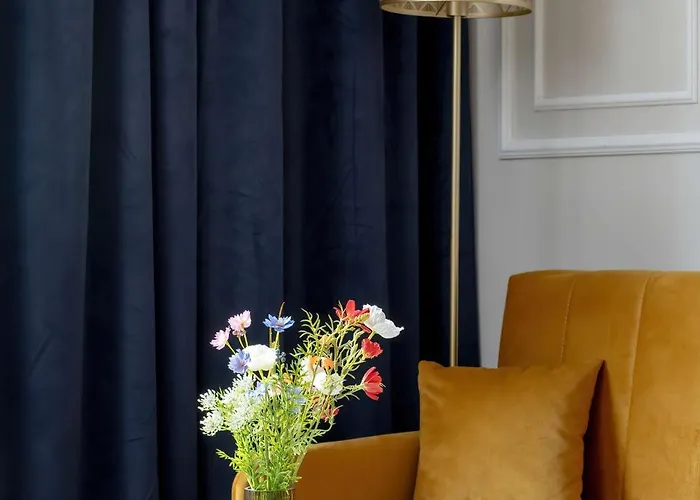 Elegant With A Work Space Close To The Center By Renters *