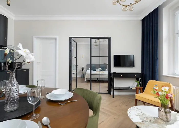 Elegant With A Work Space Close To The Center By Renters קטוביץ