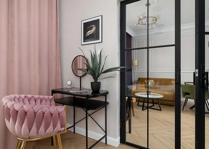 דירה Elegant With A Work Space Close To The Center By Renters קטוביץ