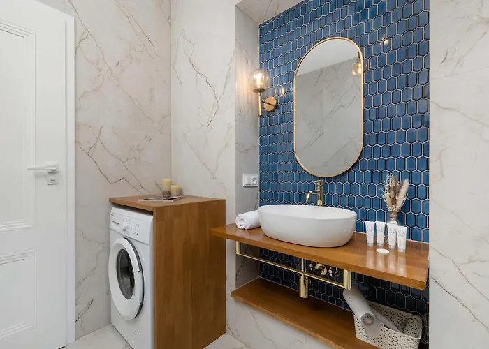 Elegant With A Work Space Close To The Center By Renters דירה *