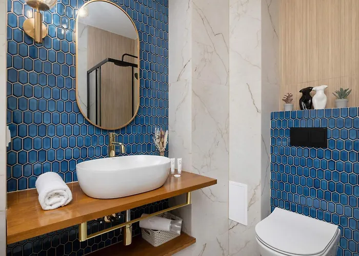 Elegant With A Work Space Close To The Center By Renters דירה *